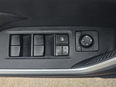 Used 2019 Toyota RAV4 XLE w/ Convenience Package image 28