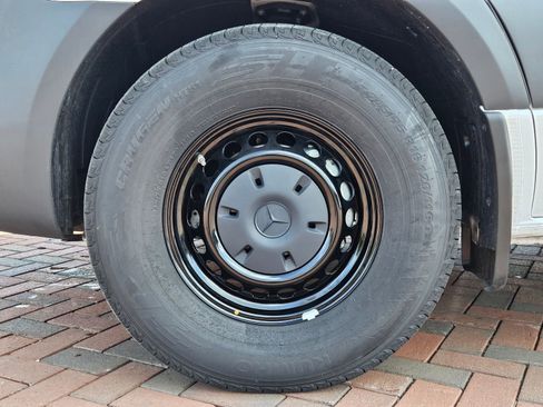 Used 2024 Mercedes-Benz Sprinter 2500 image 8