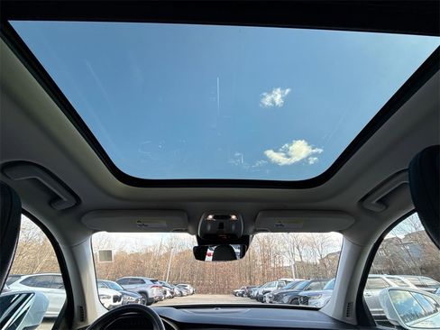 Used 2019 Volvo XC90 T5 Momentum w/ Multimedia Package image 16