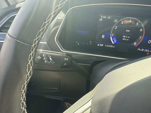 Used 2023 Volkswagen Tiguan SE image 31