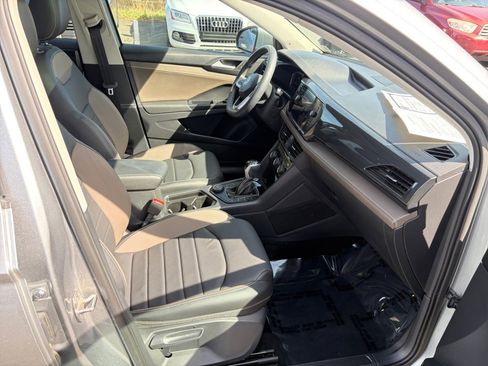 Used 2022 Volkswagen Taos SEL image 28