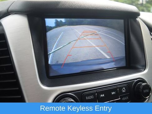 Used 2017 GMC Yukon XL SLT w/ Open Road Package AWD/4WD image 10