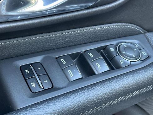 Used 2023 GMC Yukon Denali image 15