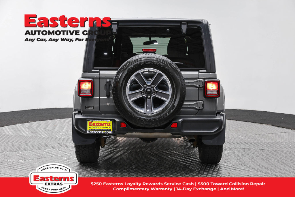 Used 2018 Jeep Wrangler Unlimited Sahara AWD/4WD image 7