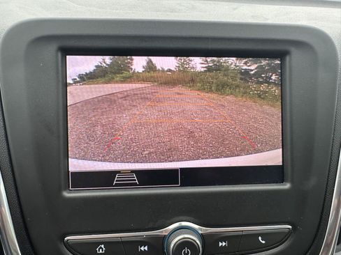 Used 2022 Chevrolet Equinox LS w/ Driver Confidence II Package AWD/4WD image 28