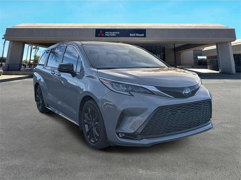 Used 2023 Toyota Sienna XSE image 2