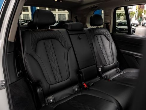 Used 2025 BMW X7 xDrive40i image 54