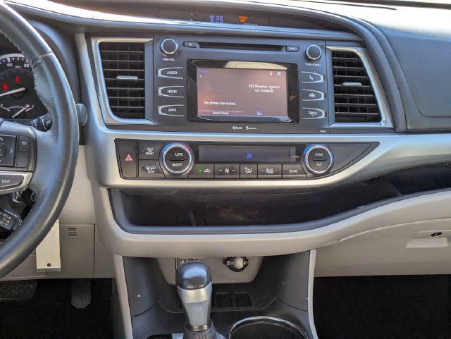 Used 2015 Toyota Highlander Plus FWD image 19