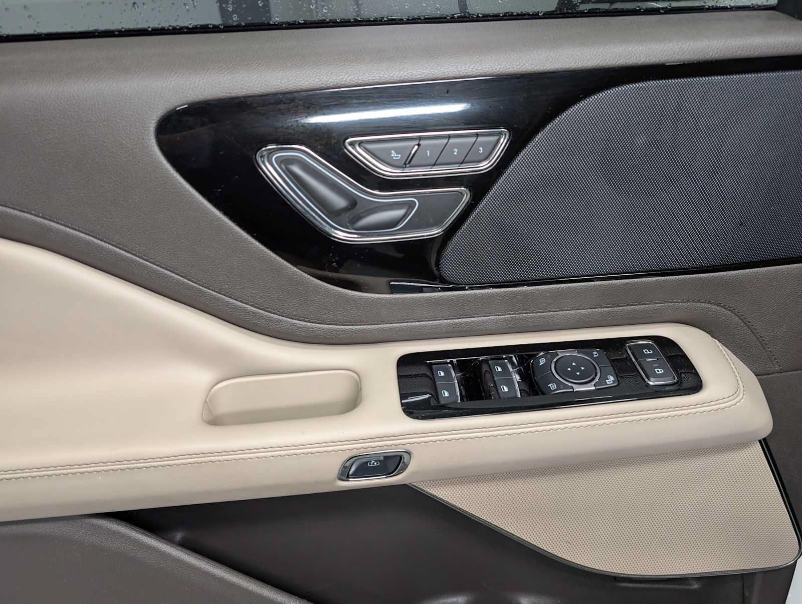 Used 2023 Lincoln Aviator AWD image 37