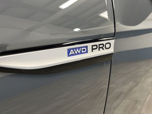 Used 2025 Volkswagen ID.4 Pro AWD/4WD image 36