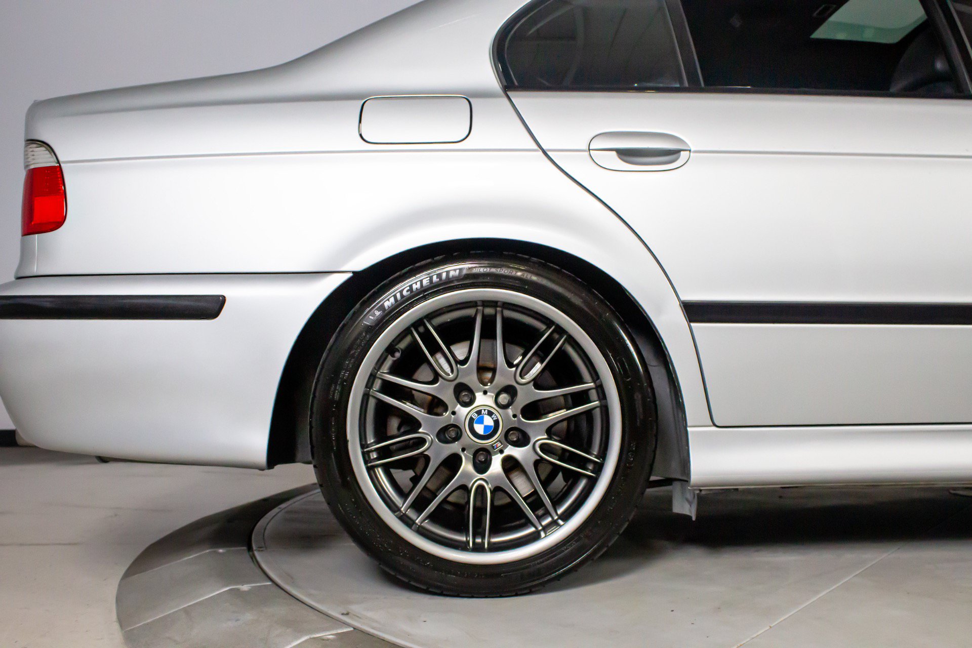 Used 2002 BMW M5 RWD image 64