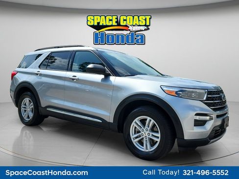 Used 2023 Ford Explorer XLT w/ Equipment Group 202A AWD/4WD image 1
