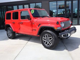 Used 2025 Jeep Wrangler Unlimited Sahara AWD/4WD video 1
