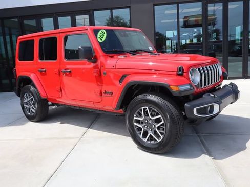 Used 2025 Jeep Wrangler Unlimited Sahara AWD/4WD image 1