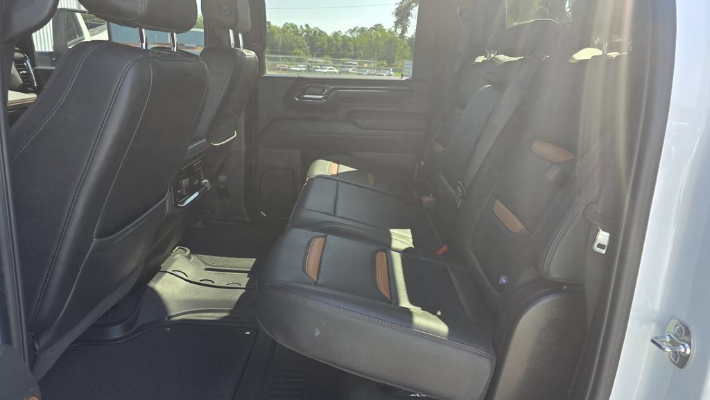 Used 2025 GMC Sierra 2500 AT4 AWD/4WD image 15