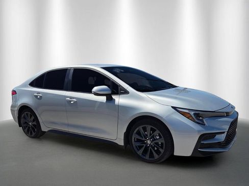 Used 2025 Toyota Corolla SE FWD image 2