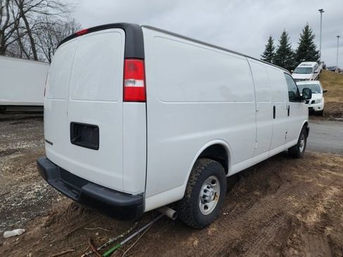Used 2022 Chevrolet Express 3500 Extended w/ Driver Convenience Package image 5