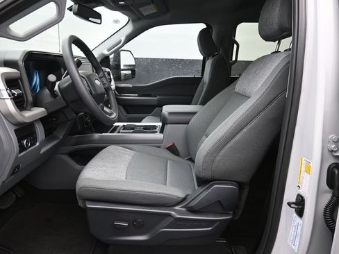 Certified 2025 Ford F250 XLT w/ Black Appearance Package image 21