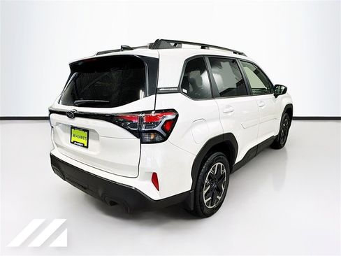 Used 2025 Subaru Forester Premium image 5