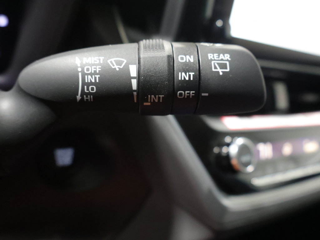 Used 2026 Toyota Corolla Cross LE AWD/4WD image 38