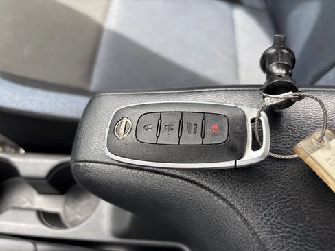 Used 2025 Nissan Versa SV FWD image 19