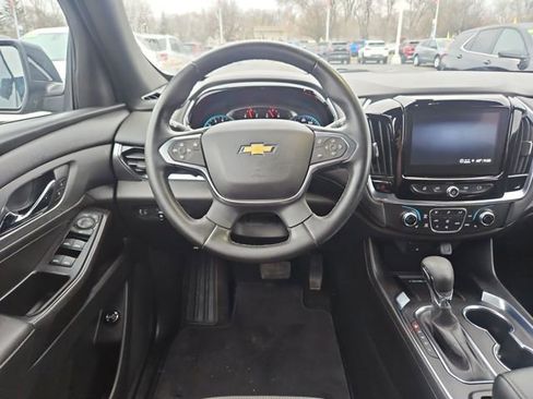 Used 2023 Chevrolet Traverse LT image 14