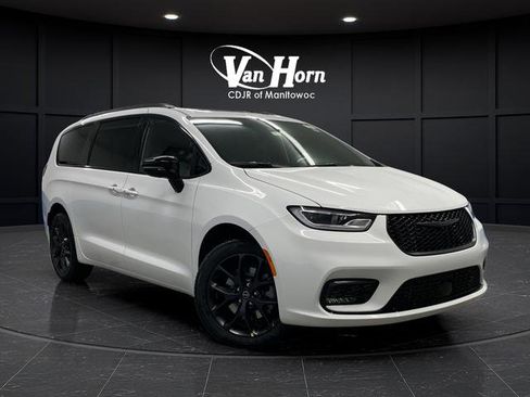 New 2026 Chrysler Pacifica Limited w/ S Appearance Package AWD/4WD image 44