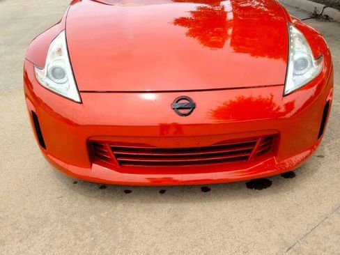 Used 2013 Nissan 370Z Touring RWD image 2