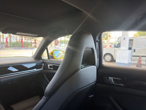 Used 2018 Porsche Panamera 4 image 30