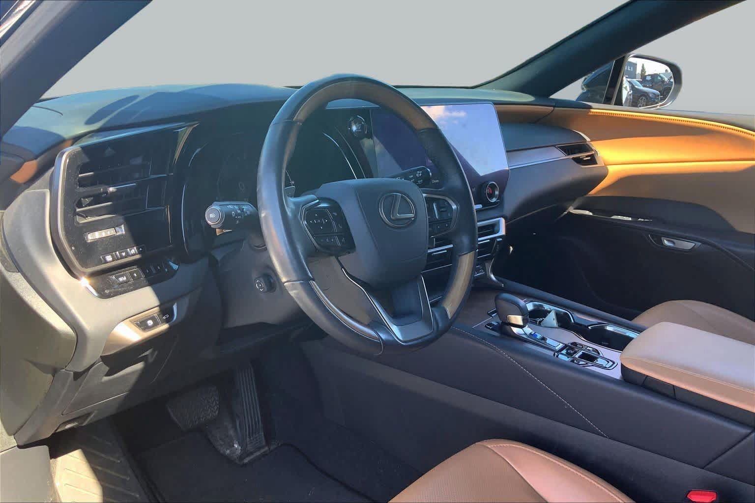 Used 2024 Lexus RX 350 Premium w/ Cold Area Package AWD/4WD image 18