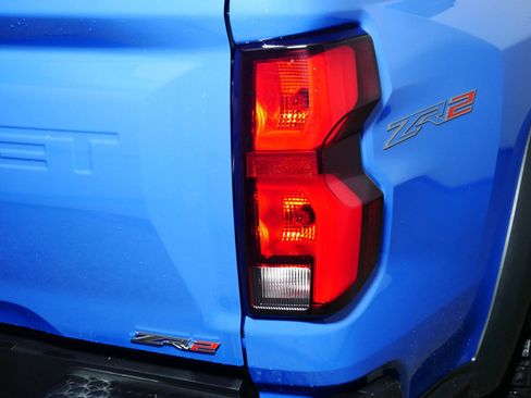 Used 2025 Chevrolet Colorado ZR2 w/ Technology Package image 17