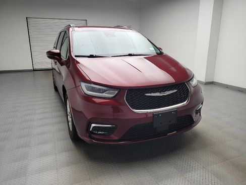 Used 2022 Chrysler Pacifica Touring-L FWD image 14