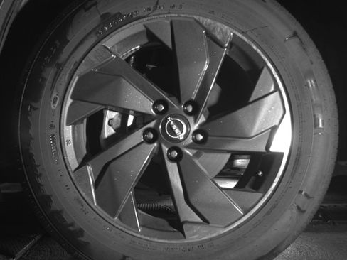 Used 2025 Nissan Rogue SV image 12