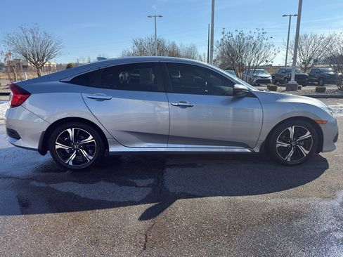 Used 2017 Honda Civic Touring image 6
