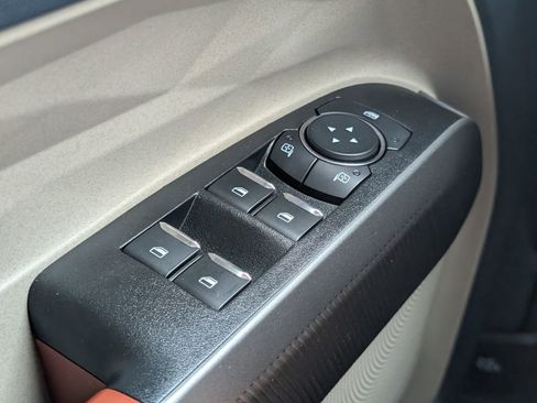 Used 2025 Ford Maverick Lariat AWD/4WD image 12
