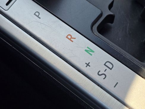 Used 2013 Toyota Camry SE w/ Convenience Pkg image 26