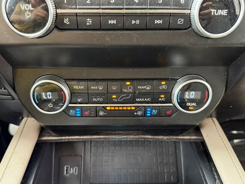 Used 2020 Ford Expedition Limited RWD image 23
