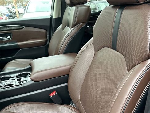 Used 2025 Honda Pilot Elite image 22