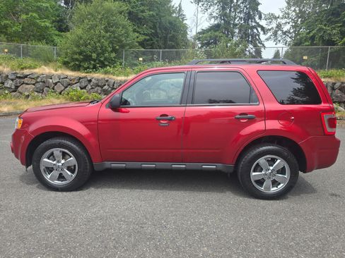 Used 2012 Ford Escape XLT AWD/4WD image 2