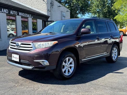 Used 2011 Toyota Highlander SE w/ Tow Pkg AWD/4WD image 1