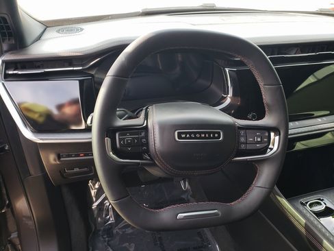 Used 2025 Jeep Wagoneer S Limited image 19