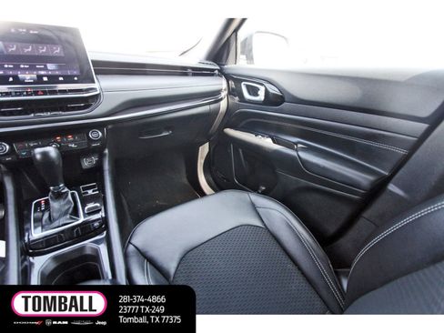 Used 2023 Jeep Compass Latitude AWD/4WD image 11