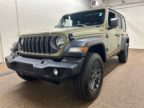 Used 2025 Jeep Wrangler Unlimited Sport AWD/4WD image 5