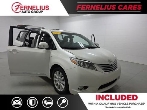 Used 2017 Toyota Sienna Limited Premium image 8