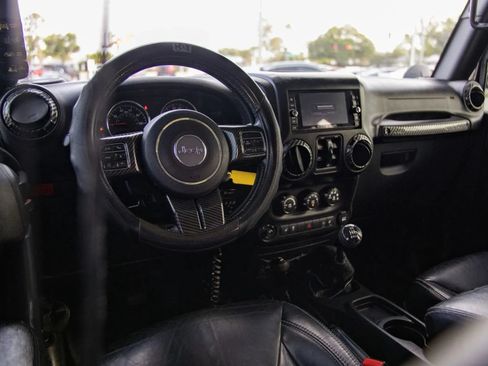 Used 2015 Jeep Wrangler Unlimited Rubicon AWD/4WD image 43