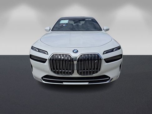 Certified 2023 BMW i7 xDrive60 AWD/4WD image 2