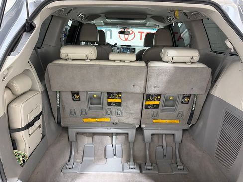 Used 2011 Toyota Sienna XLE w/ XLE Navigation Pkg FWD image 18