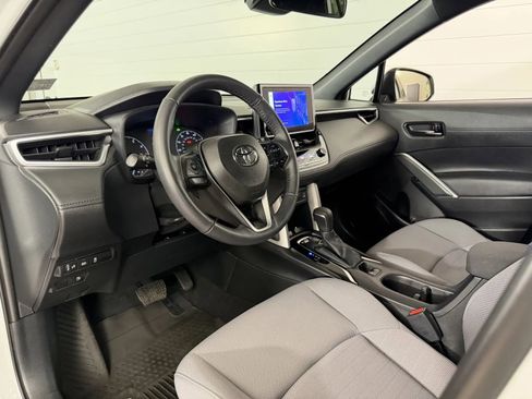 Used 2024 Toyota Corolla Cross AWD Hybrid w/ Moonroof Package image 11