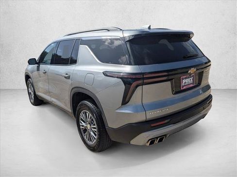 Used 2024 Chevrolet Traverse LT FWD image 8