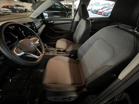 Used 2025 Volkswagen Jetta SE image 27